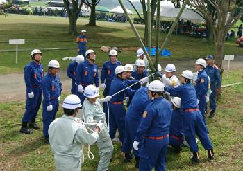 地域を守る消防団員が水防工法の習得