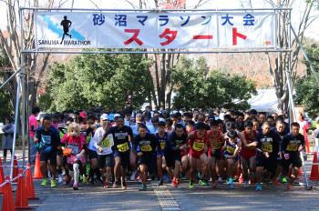 晴天の秋空の下、砂沼を快走 第29回砂沼マラソン大会